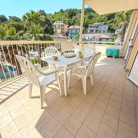 A 40 Mt Dal Mare, Vista Mare Rifa791 Apartment *